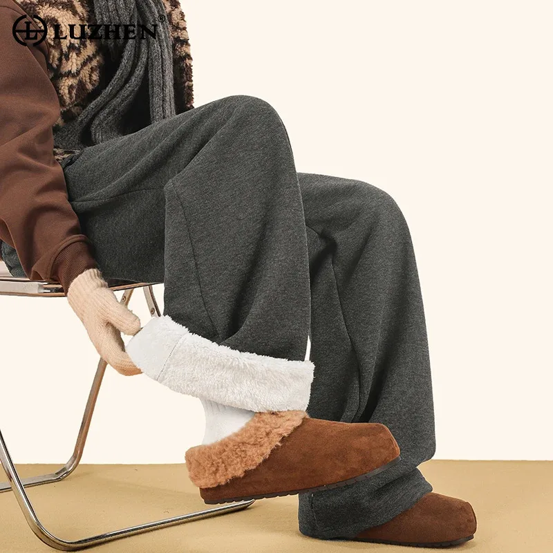 LUZHEN 2026 Winter New Thickened Fleece Liner Warm Casual Straight Pants Men's Trendy Handsome Elegant Korean Trousers JY9497