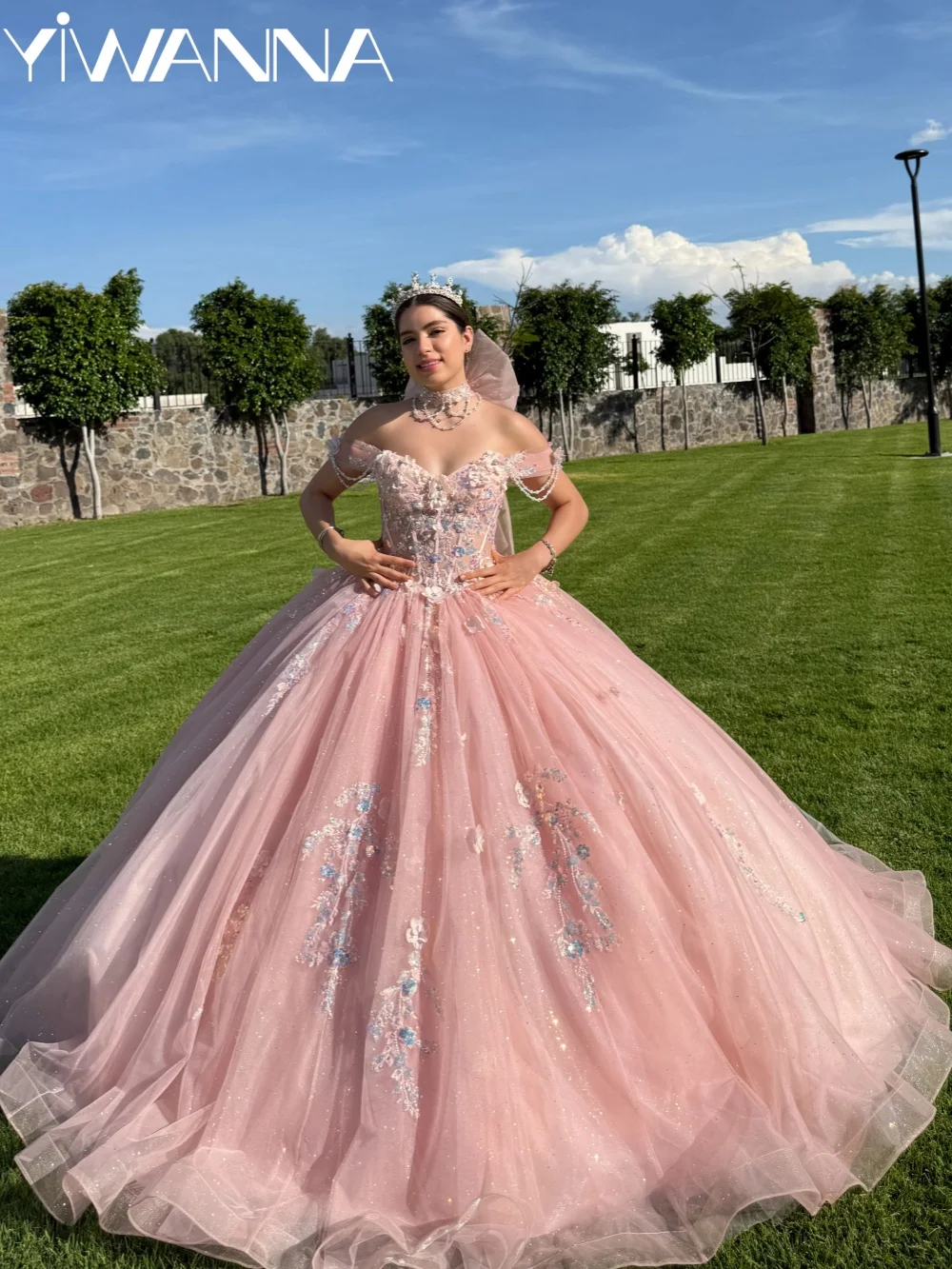 

Pink Glamorous Lace Appliques Quinceanera Dress Elegant Off Shoulder Tulle Princess Gown Customized Chic Sweet 15 Party Vestidos