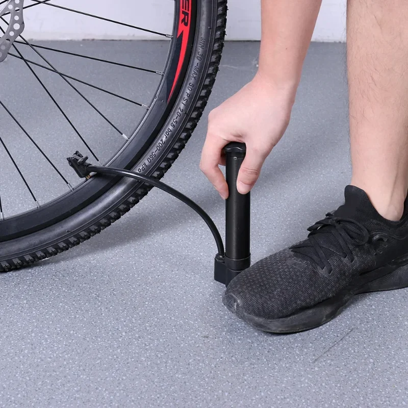 自転車用エアポンプ ポータブル 軽量 80PSI 手動バルブ - Balloon Pump Hand のレビューと価格