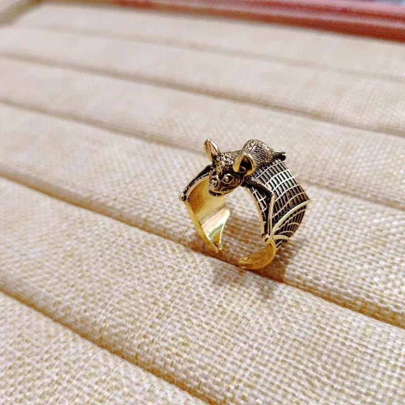 Cincin pasangan sayap kelelawar hitam gaya gelap Goth untuk pria wanita kepribadian baja tahan karat hewan cincin jari terbuka perhiasan grosir