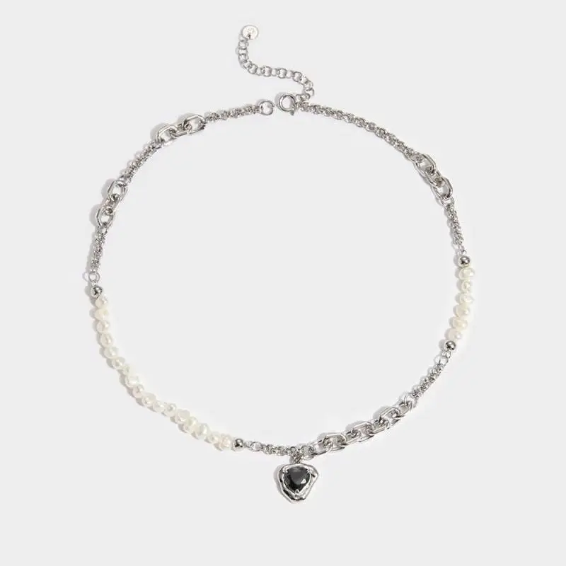 Sweet‑Cool Neutral Spliced Sweater Chain, Chain Pearl & Heart Pendant Black Fashion Necklace Jewellery
