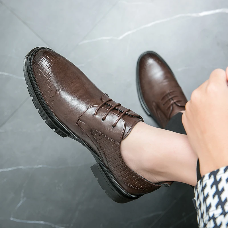 Sepatu Formal Pria Pernikahan Bertali Cokelat Hitam Klasik Ujung Sayap Gaya Brogue Sepatu Bisnis 38-46