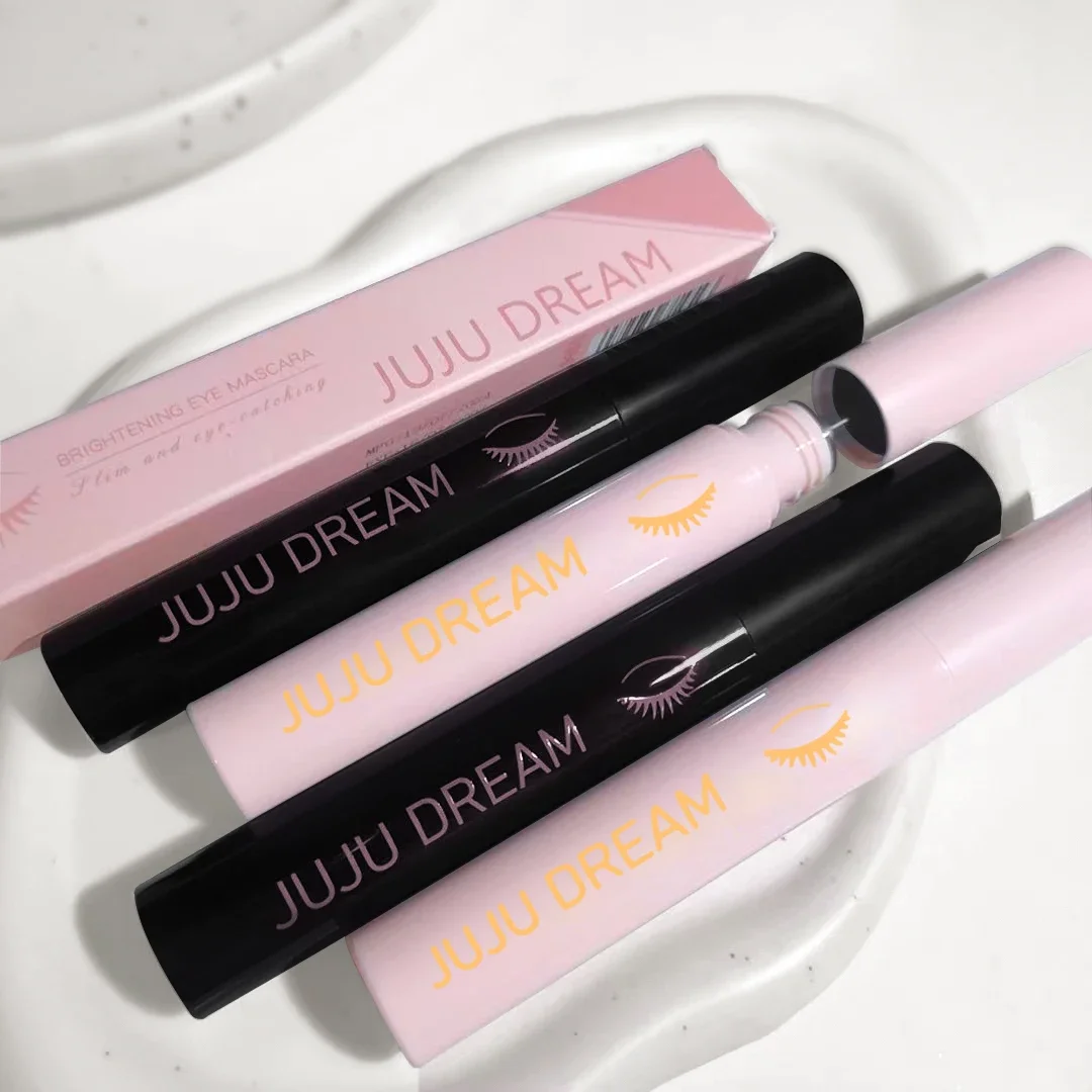 JUJU DREAM Brightening Eye Mascara es largo, grueso, naturalmente rizado y ampliiza los ojos, resistente al agua y al sudor.