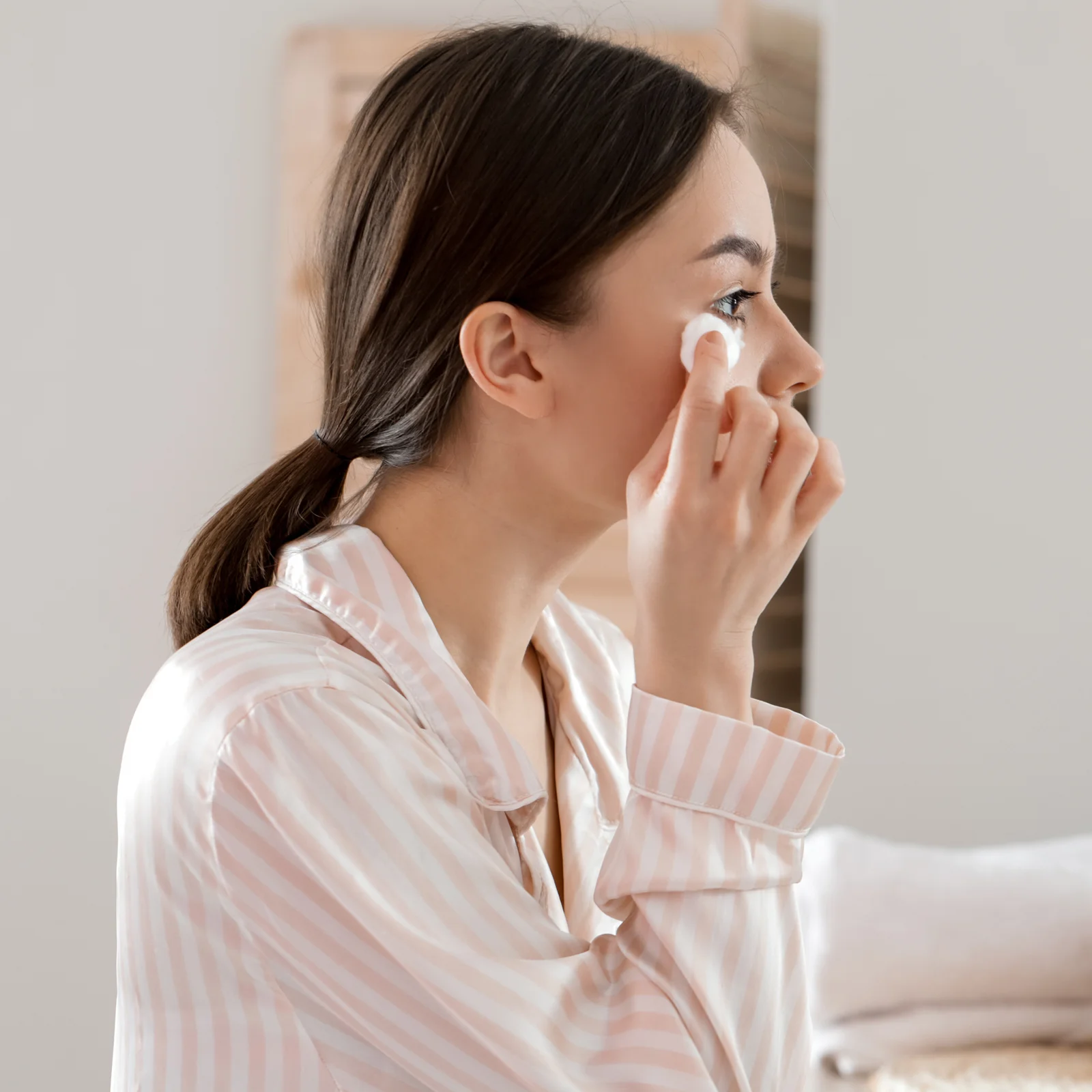 Strisce di palline di cotone Cuscinetti facciali bianchi morbidi per la rimozione del trucco Cura della pelle Applicazione toner Smalto per unghie Manicure