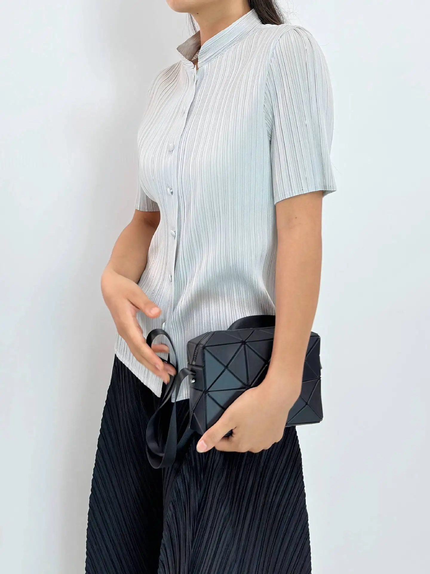 เสื้อเชิ้ตผู้หญิงลำลอง สีพื้น ปกคอปก แขนสั้น ติดกระดุมแถวเดียว ผ้าระบายอากาศได้ดี สวมใส่สบาย แฟชั่น