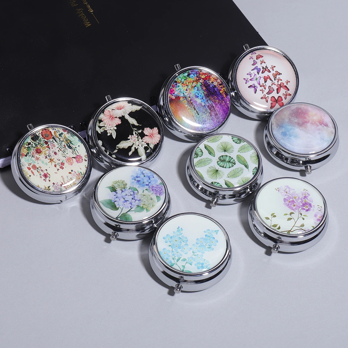 Outdoor Metal Round Natural Floral Medicine Box Storage Box Three-Compartment Medicine Box Small Portable Medicine Box Divider Box for Home Use