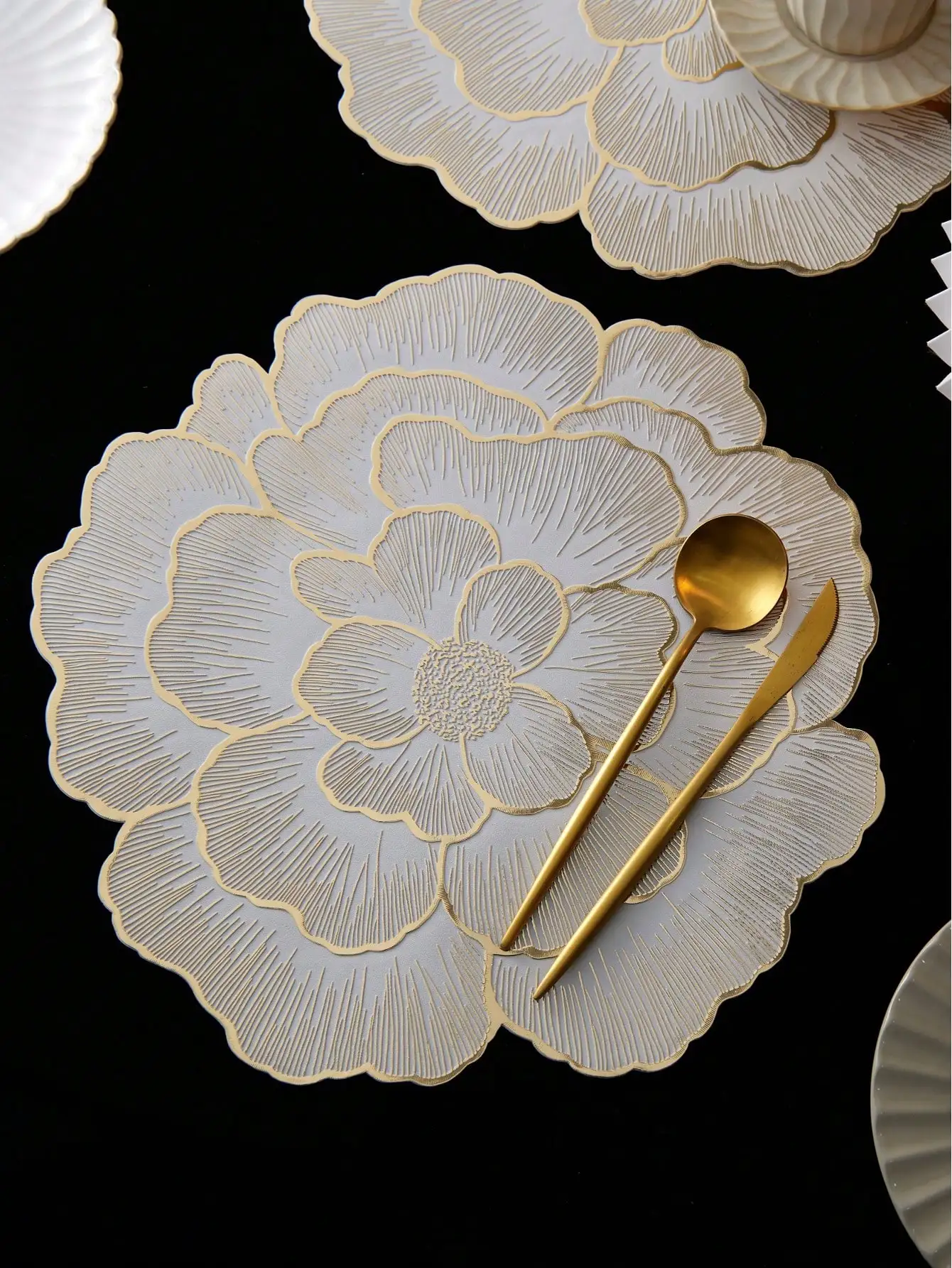 

1-8pcs Gold Flower Design PVC Placemats, Washable, Easy To Clean, Wipe-Clean, Non-Slip, Heat Resistant,