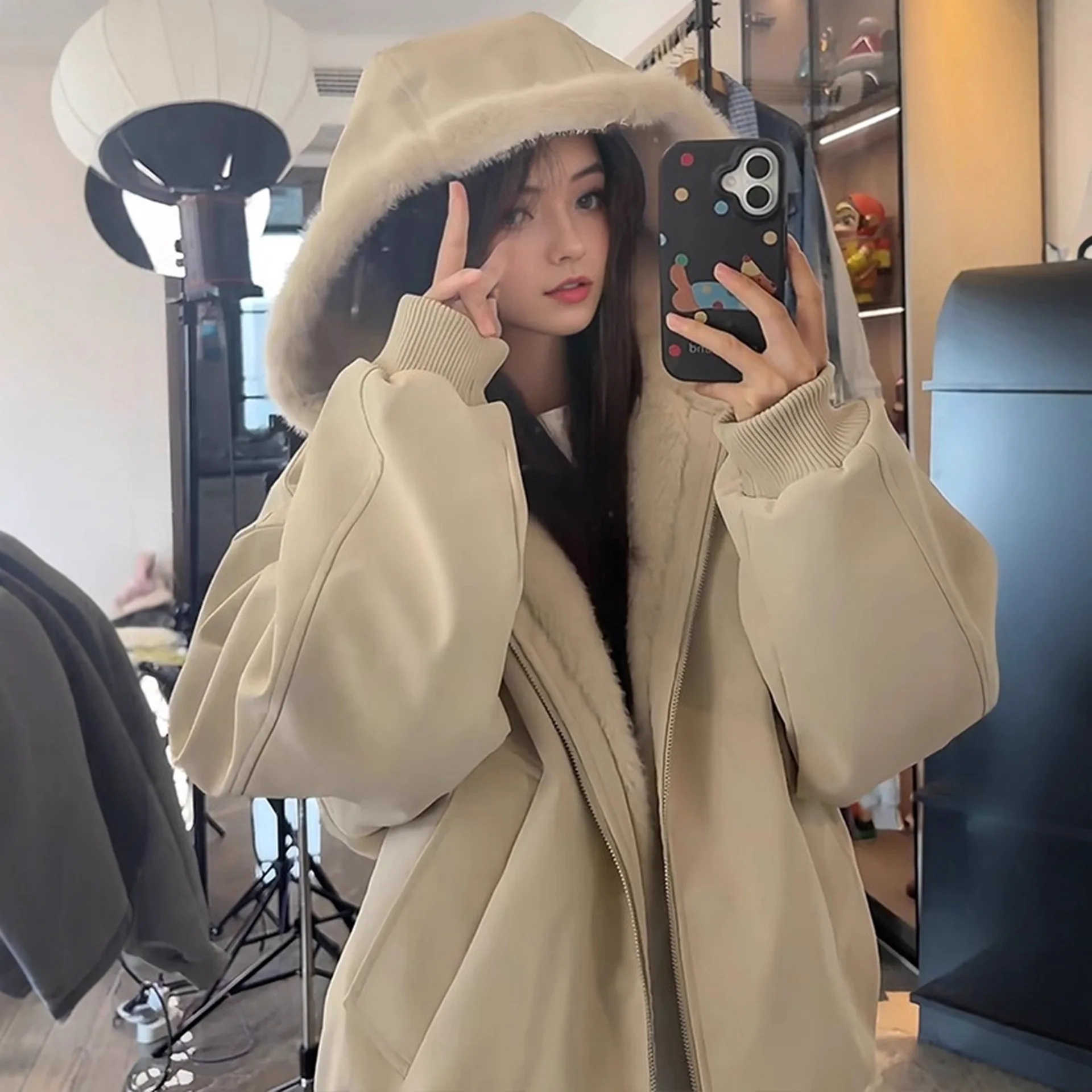 سترة جلدية بغطاء للرأس على الطراز الأمريكي لعام 2025 سترة قطنية للرجال والنساء للشتاء مع سترة قطنية سميكة ودافئة بياقة من الفرو