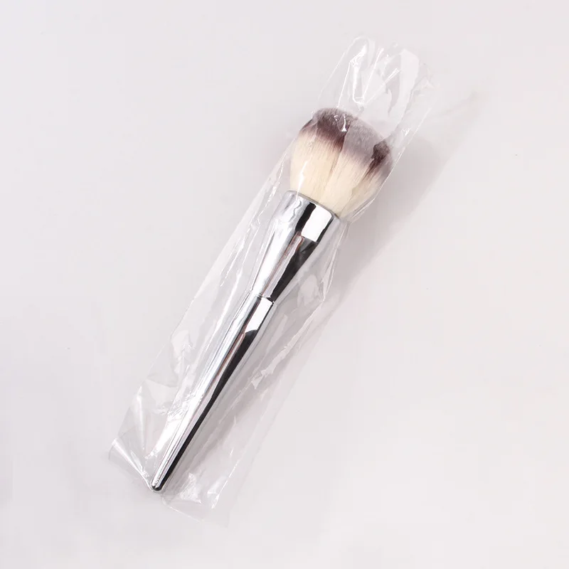 Pinceau de maquillage professionnel en poudre |   Poils synthétiques pelucheux surdimensionnés pour une application complète |   Poignée ergonomique antidérapante