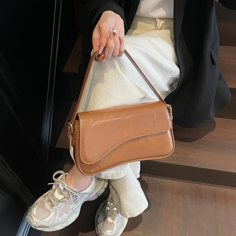 

Fashionable Luxury Tote Leather Women's Bag Famous Designer Classic Elegant Crossbody Chic Accent Commuter Bag​