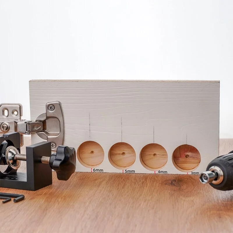 ชุดเจาะรูติดตั้งบานพับตู้ขนาด 35 มม. พร้อมตัวนำเจาะแบบแม่นยำสำหรับงานติดตั้งบานพับแบบซ่อน เครื่องมือเจาะรูสำหรับใช้ในครัวเรือน