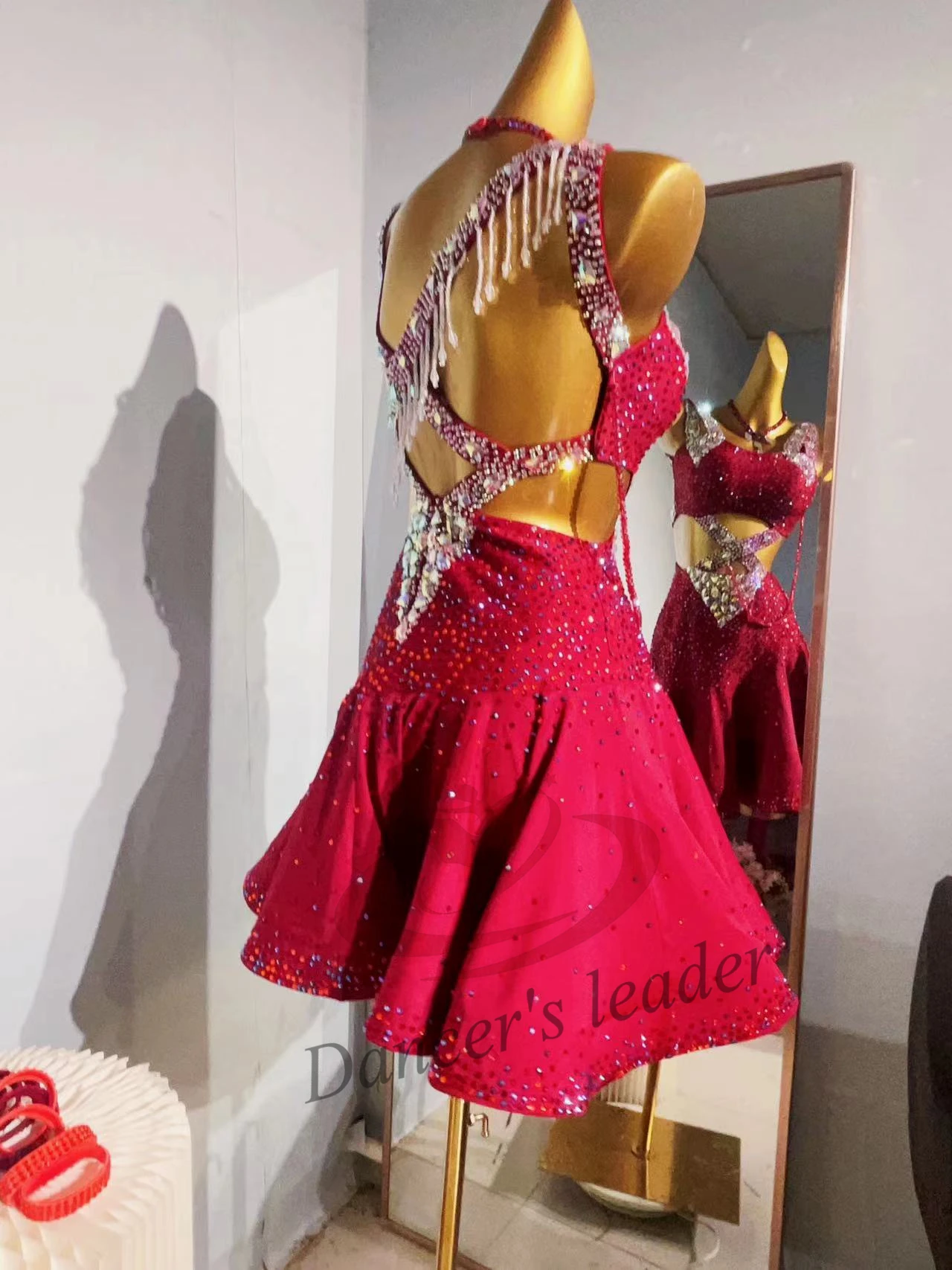 Robe de danse latine haut de gamme personnalisée nouvel an autocollant rouge Super multi-diamant Samba Tango femme adulte scène vêtements professionnels