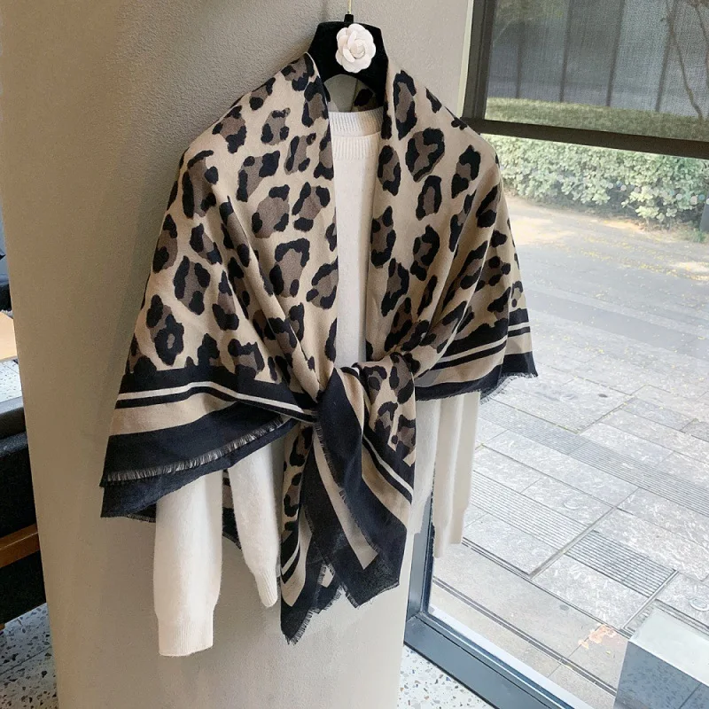 Retro Light Luxury Warm Skin-friendly Velvet High-end Sense Versatile Scarf Scarf Air-conditioned Room Shawl Square Scarf Scarf