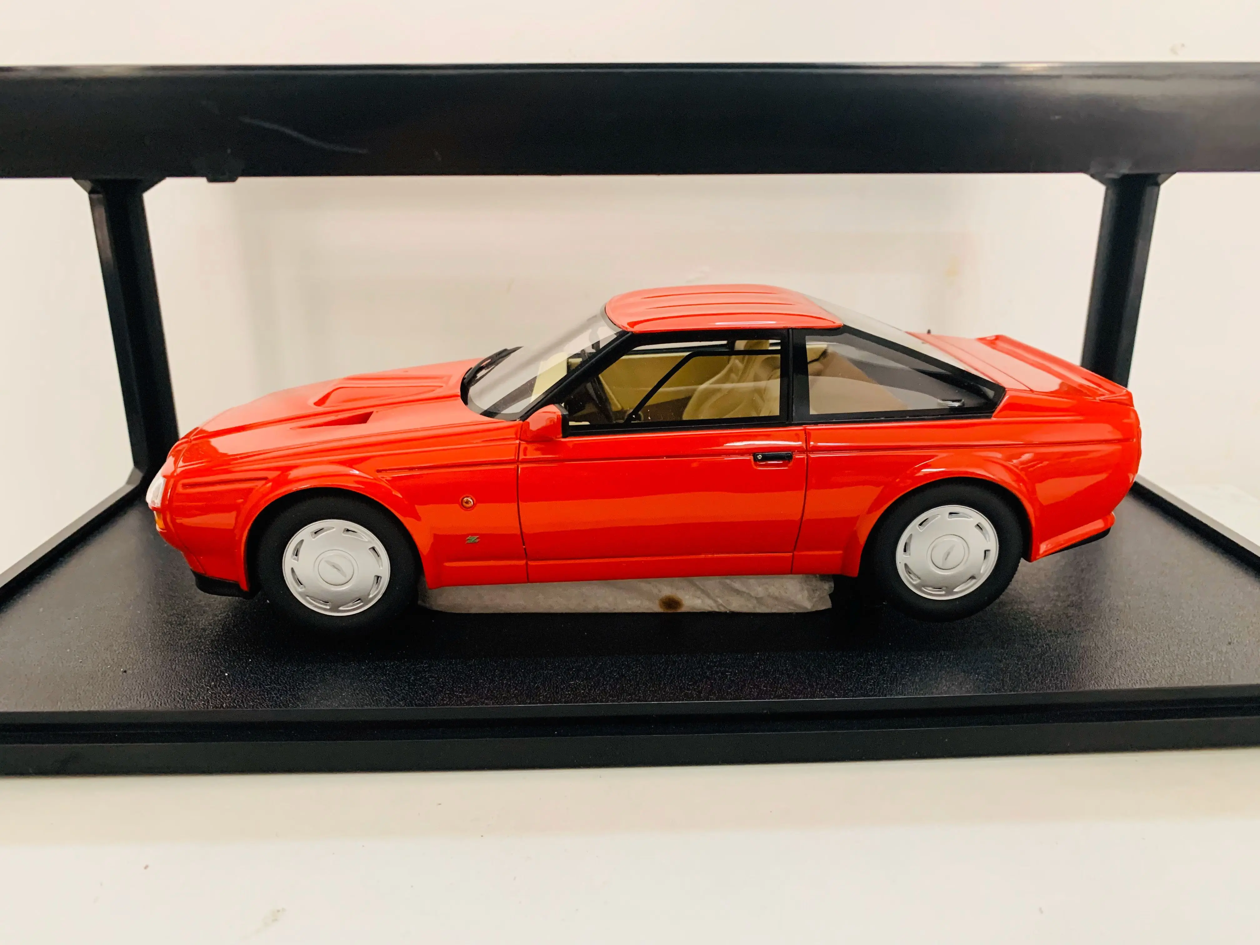 Cult Models! 1:18 Scale Resin Model Car V8 Zagato 1986 Red New in Box