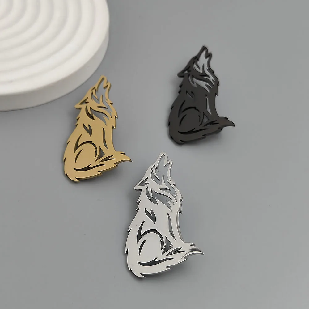 316L Stainless Steel Plated 18K Gold Hollow‑Out Wolf Brooch Punk Lapel Pin for Jacket Backpack Unisex Fashion Jewelry Gift
