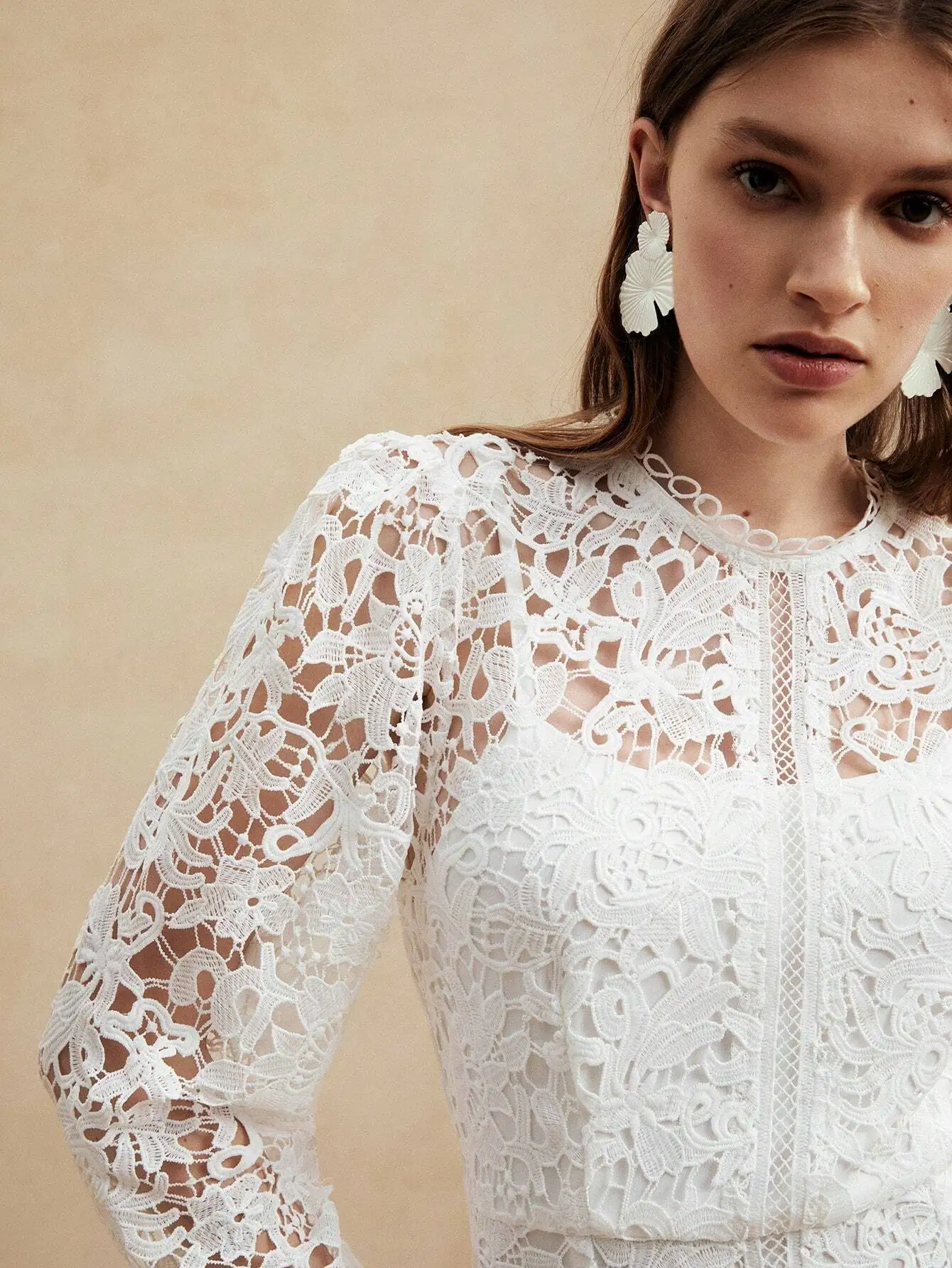 

Белое кружевное мини-платье с цветочным узором и длинными рукавами в европейском стиле, элегантное платье для вечеринок