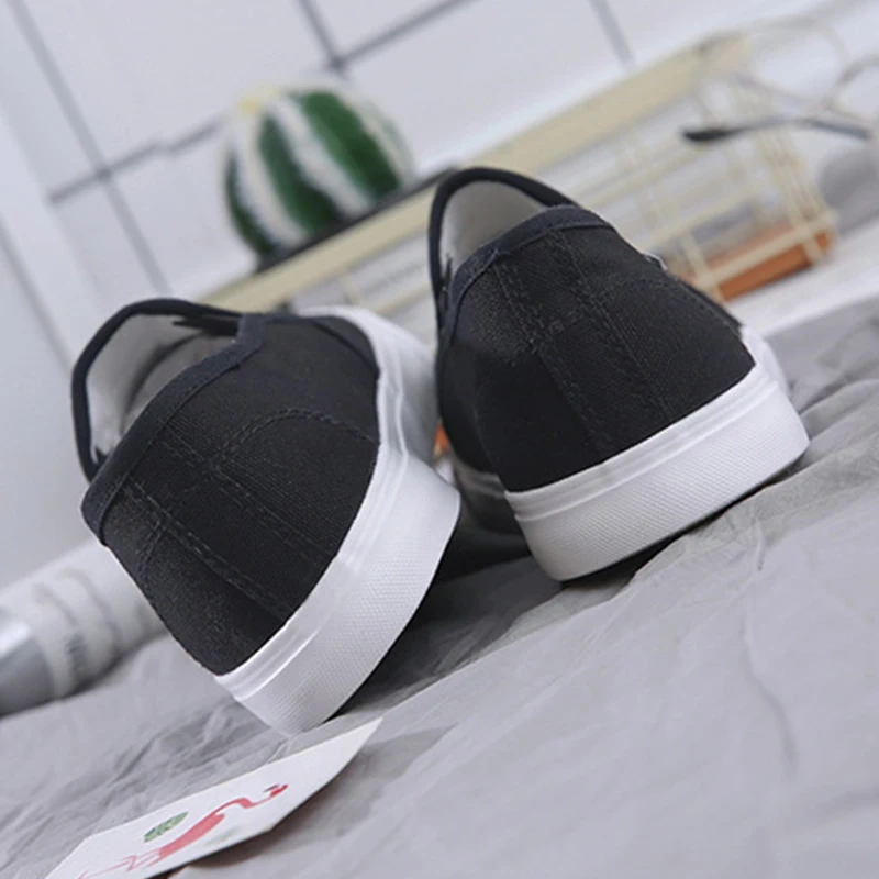 Sapatos de pano masculinos macios e respiráveis slip-on preto puro plano masculino marca sapatos casuais antiderrapantes d557