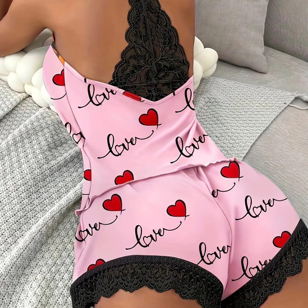 

Женский комплект для сна из молочного шелка с кружевом: топ без рукавов с завязками на шее и шорты, домашняя одежда, пижамный комплект из двух предметов.