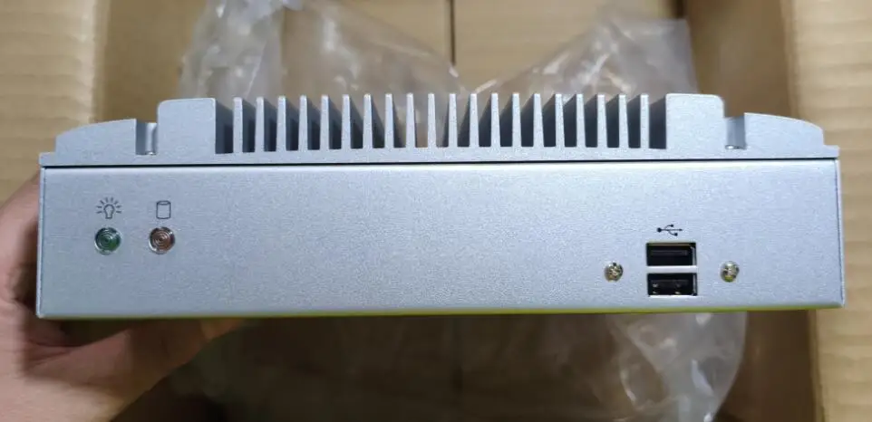 eBOX746A-FL Sistema integrado sin ventilador eBOX746A-FL-RC BOX PC Nuevo original con procesador VIA hasta 1,5 GHz SBC84710 A4-RC