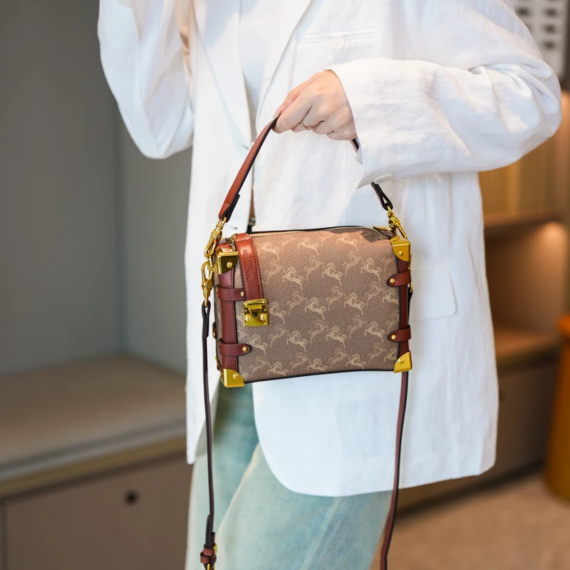 

Classic Elegant Crossbody Handbag With Fashionable Leather And Large Capacity Ideal For Commuter Women