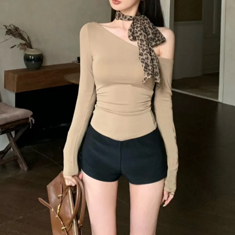 Vintage Leopard Scarf Lace-up Casual Long-sleeved T-shirt Women 2024 Autumn New Streetwear Slant Collar Strapless Sexy Slim Tops