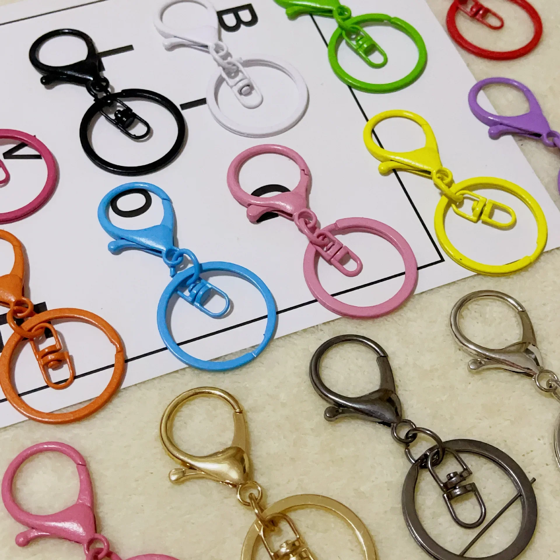 Private Customization, Candy Color 8-character Buckle Keychain Accessories Contact Customer Service for Free Replacement