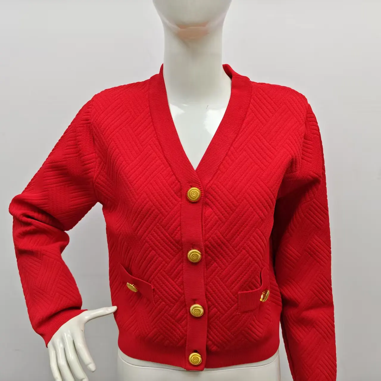 

Spring And Autumn New Fashion Socialite Heavy Industry Knitted Long Sleeved V-Neck Women's Cardigan Top Jacket+Half Skirt Set