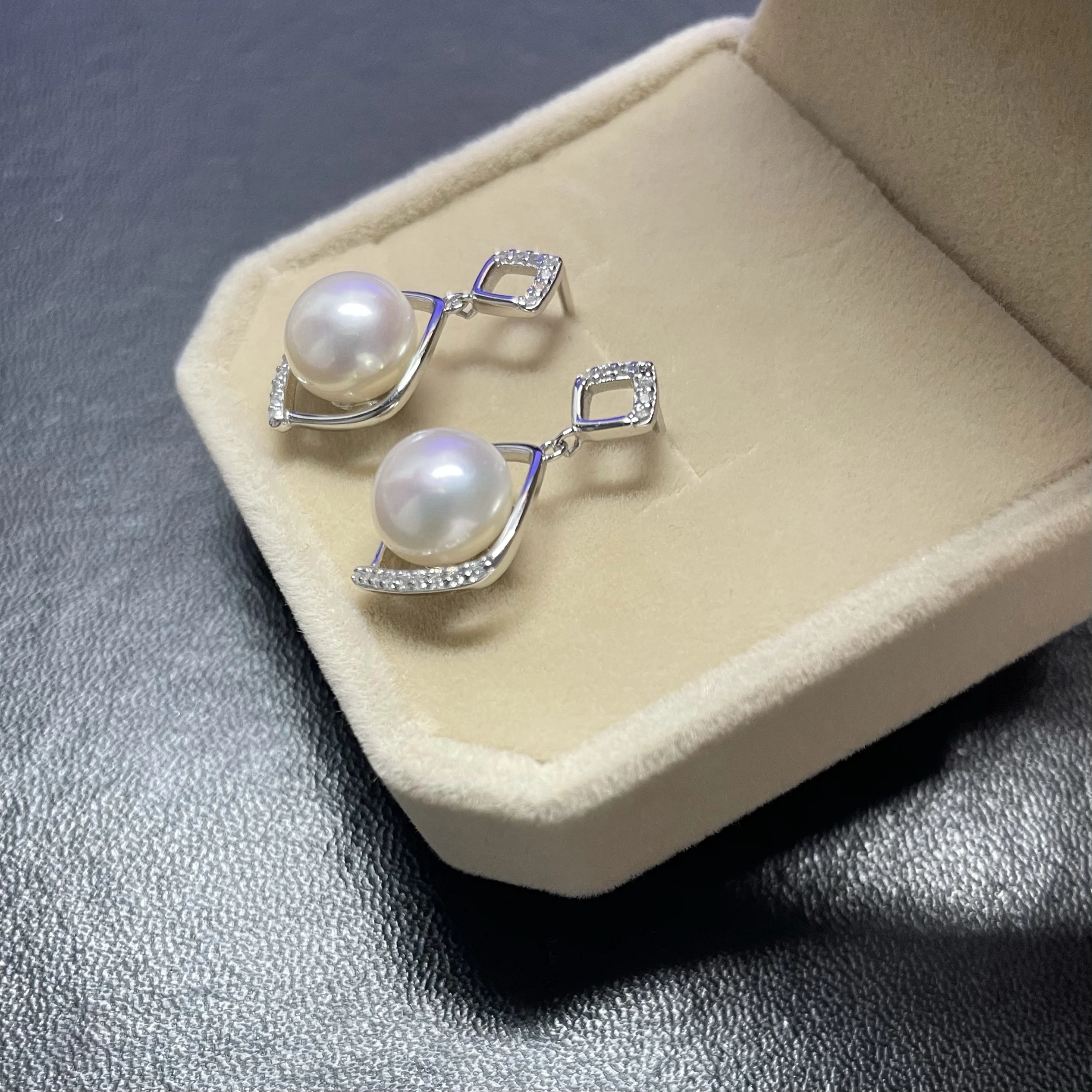 

New Product Design Earrings AAAA8-9mm Natural Japanese Round Pearl Earrings 925s