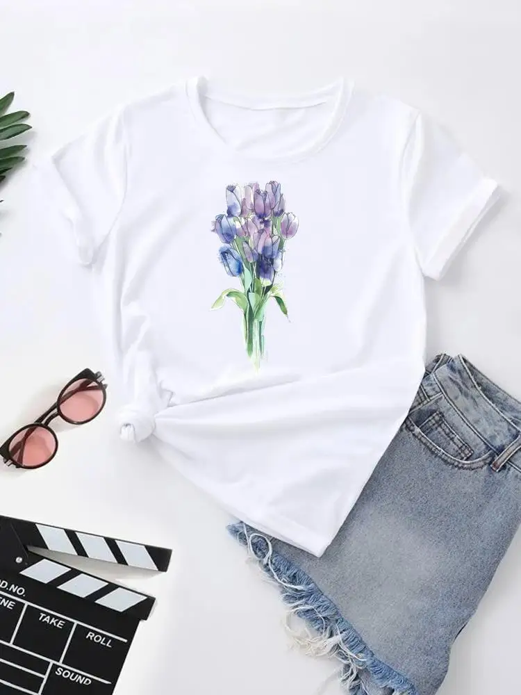 

Женская футболка с цветочным принтом, с коротким рукавом