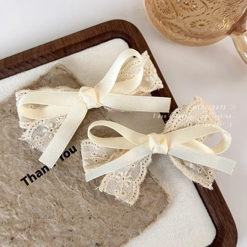Pinza de Pelo Vintage de Encaje Hecha a Mano con Bordado Floral Crema, Horquilla Lateral Tipo Pico de Pato para Mujer, Estilo Boho Diario y para el Trabajo