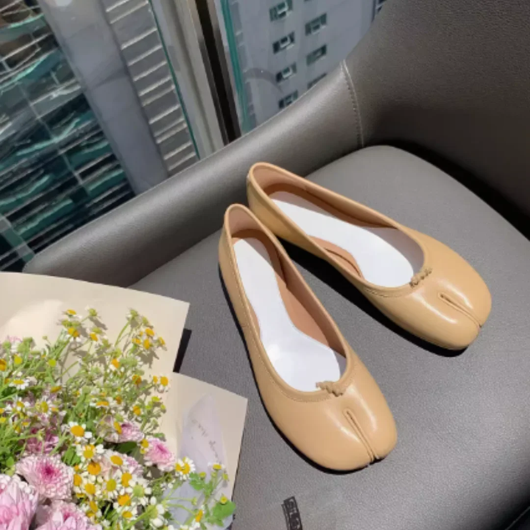 Silver split toe shoes for women's shallow cut flat sole single shoes