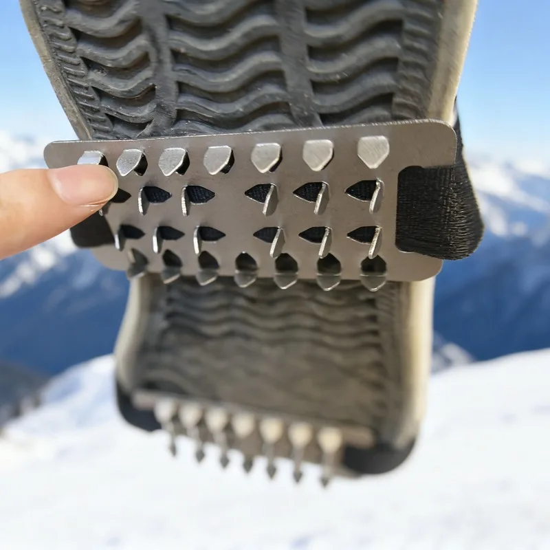 クリート 26歯 ステンレス製 冬用 雪氷歩行 ハイキング 滑り止め トラクション 安全 ノンスリップ シューズ クライミング クランポン