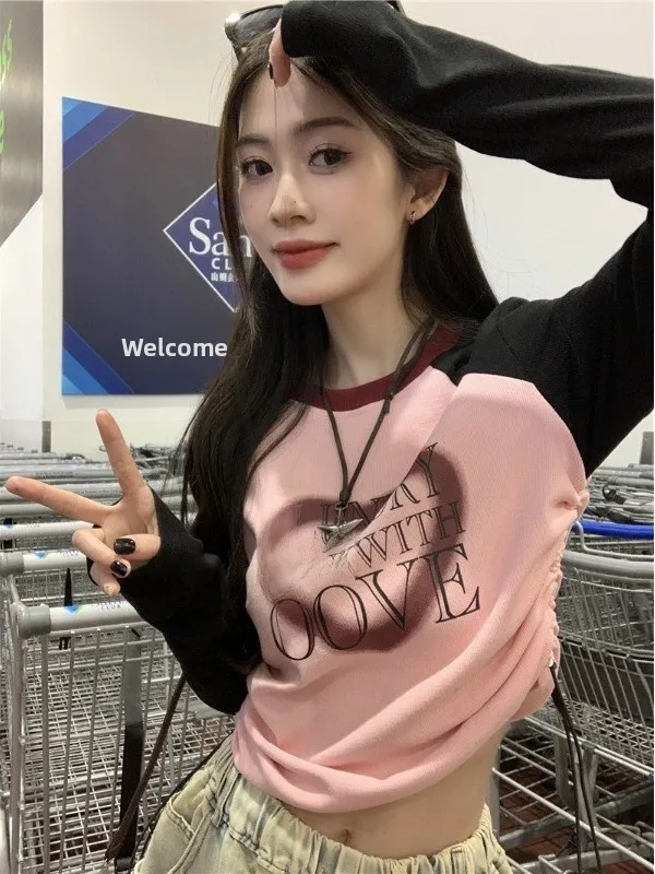 เสื้อยืดสไตล์อเมริกันเรโทรสำหรับสาวๆ ดีไซน์ฤดูใบไม้ร่วง-ฤดูหนาว ทรงเข้ารูป สายเดี่ยว ความยาวคลุมไหล่ แฟชั่นอินเทรนด์