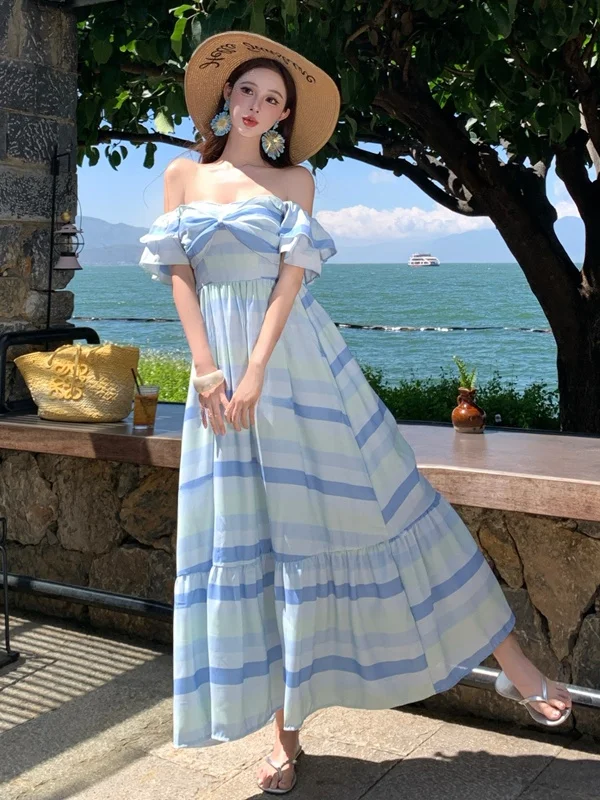 กระโปรงชายหาดลายดอกไม้พิมพ์ลายดอกไม้ฤดูร้อนผ้าชีฟองเอวสูงแบบพันไหล่ข้างเดียวสีฟ้าลายทางของ Sanya Island Beach Sle สำหรับวันหยุดพักผ่อน