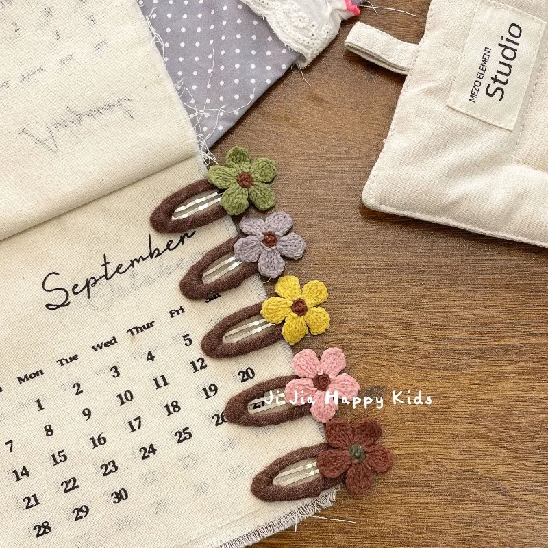 2pcs/set Hand-Knitted Triangle Hair Clips Floral Yarn BB Clips for Girls Autumn Winter Baby Hair Accessories Soft Fringe Clips