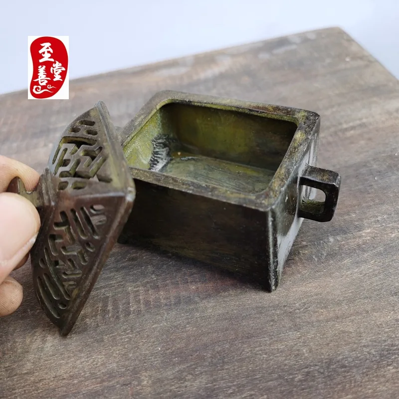 Antique aged alloy copper living room decorative ornament, dragon-patterned hollow Xuande four-legged incense burner9x5x7CM