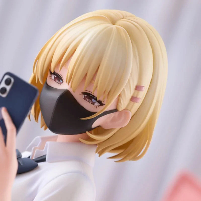 Auf Lager Kurzhaarige Blonde PVC-Figur Maske Selfie-Handy Weißes Schulhemd Schlafzimmer Tägliches Diorama Sammlerstück Geschenk