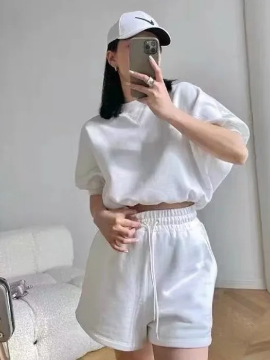 

Fashionable Sporty Casual Women's Set Summer 2026 High-End Feel Stylish Salt Series Streetwear Sweatshirt Shorts Two-Piece Set