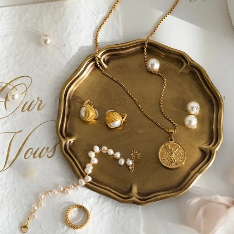 

Винтажный круглый поднос из состаренной латуни, подставка для ароматерапии, декор, органайзер для украшений, подставка для парфюмерии, ретро-поднос для хранения