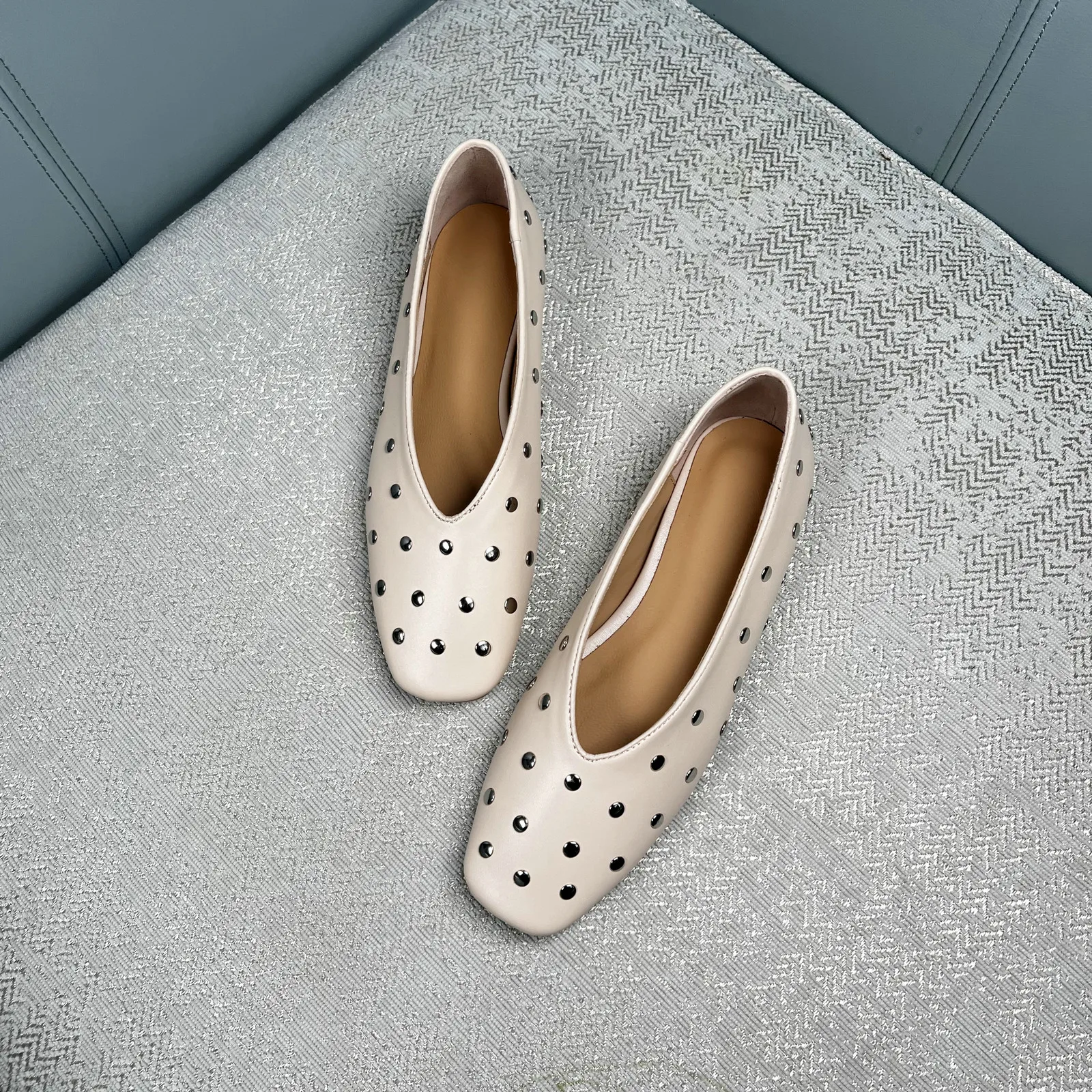 QUTAA 2025 Fashion Women Flats Rivet Shoes Buckle Strap Mary Janes Woman Genuine Leather Round Toe Casual Spring Summer 34-43 image 2