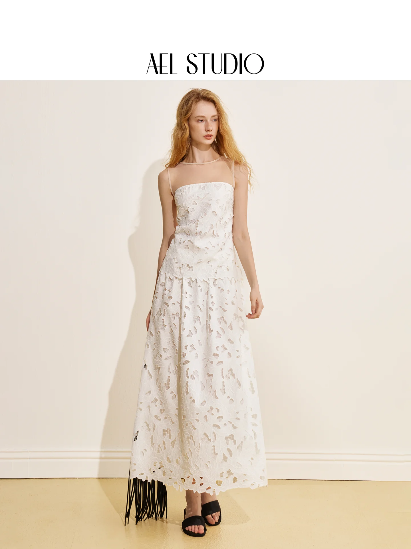 AEL Original Französischer Eleganter Weißer Spitzenanzug für Damen, 2026 Sommer Neu Ausgehöhltes Blumen-Oberteil/Rock – Detail 4