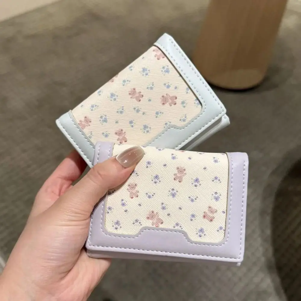 PU Bifold Wallet Floral Bear Print Portable Card Holder Wallet Stitched Trim Compact Folding Structure Coin Wallet