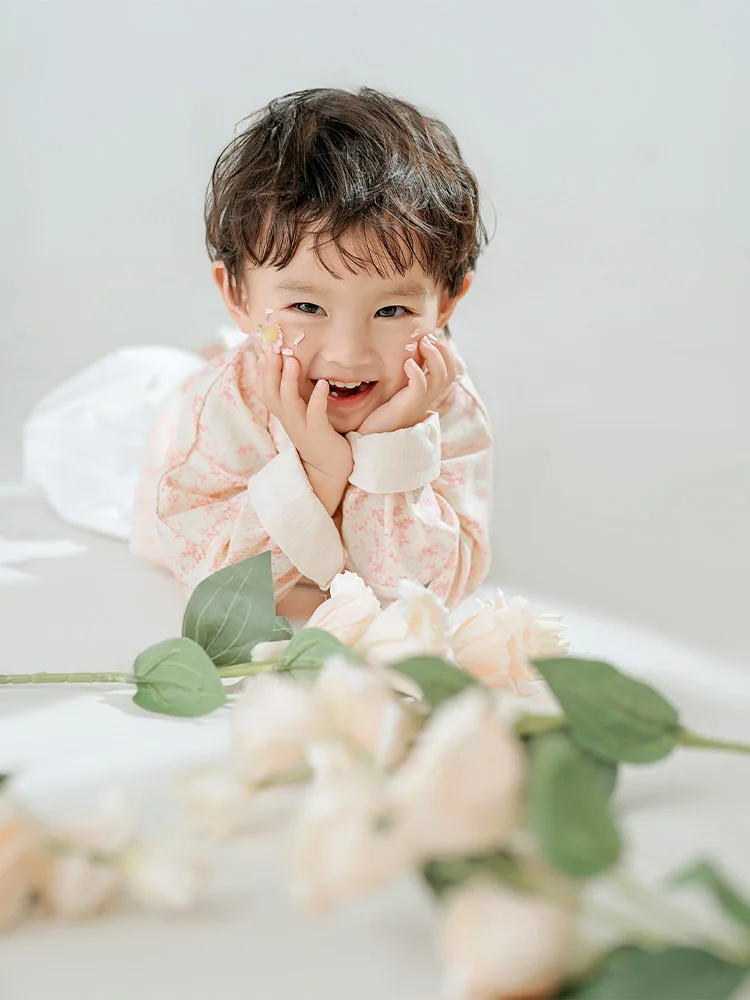 2-3 Years Old Children Photography Outfit Printed Shirt White Pants Costume Set Artificial Flowers Studio Spring Art Photo Props