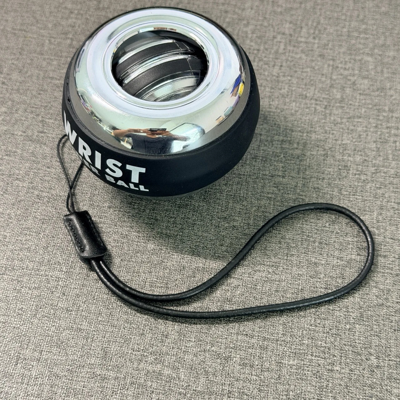 Sports Equipment That Starts With A - Gelang Kulit Logam dengan Bola Pemutar