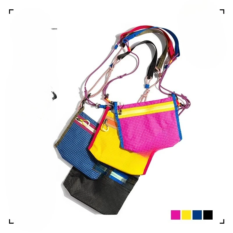 

Dopamine contrasting splicing large-capacity ultra-lightweight waterproof outdoor commuting shoulder messenger bag
