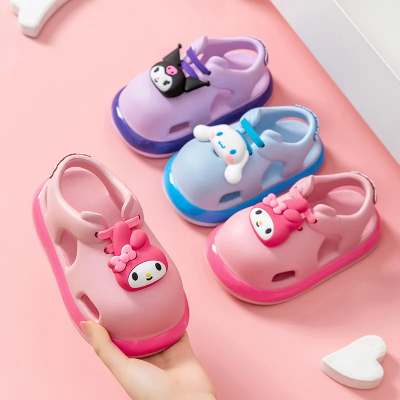 

Sanrio Детская садовая обувь Kuromi Kawaii Kids My Melody Сандалии Пляжная обувь Тапочки Домашняя обувь Мультфильм Аниме Мягкая подошва Нескользящая