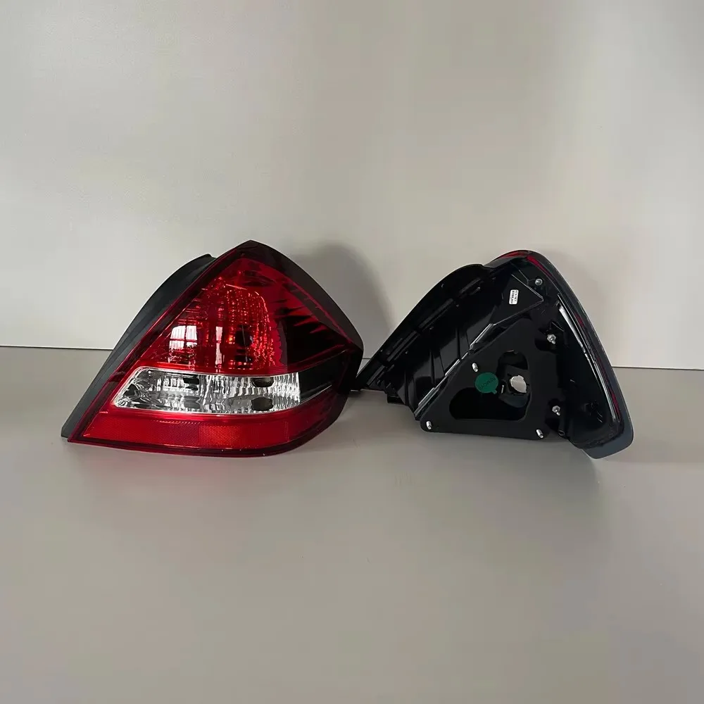 2PCS Car Rear Lights for Nissan Tiida Latio 2010 2011 2012 C11 SC11 26555ED900  26550ED900 Taillights