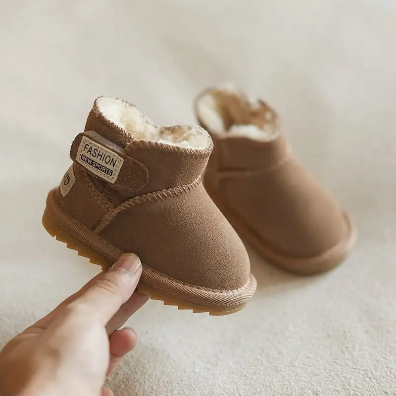 Botas de nieve para bebé, zapatos cálidos de cuero de felpa para niño y niña, zapatillas antideslizantes con suela de goma, a la moda, invierno,