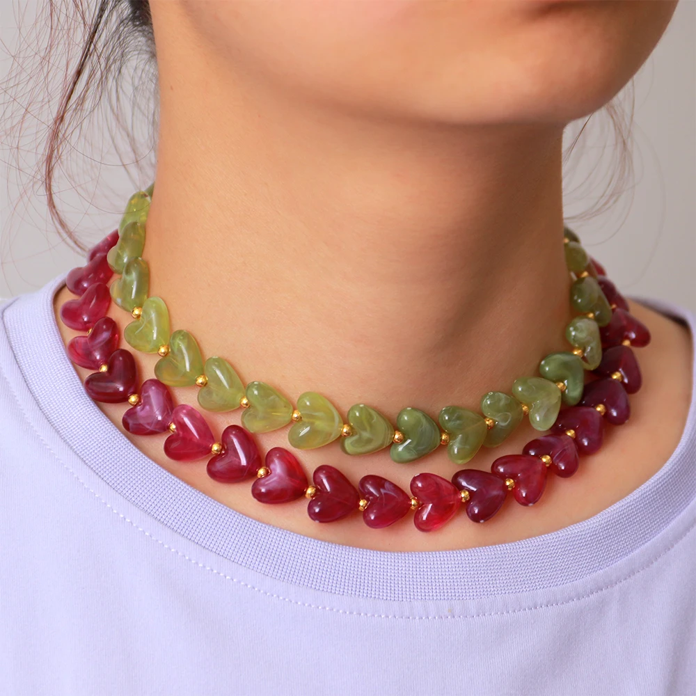 Niedliche Goldene Edelstahl-Halskette mit Bunten Herz-Perlen, Geometrische Herz-Perlen Choker-Halsketten für Frauen, Schmuckgeschenke – Detail 5