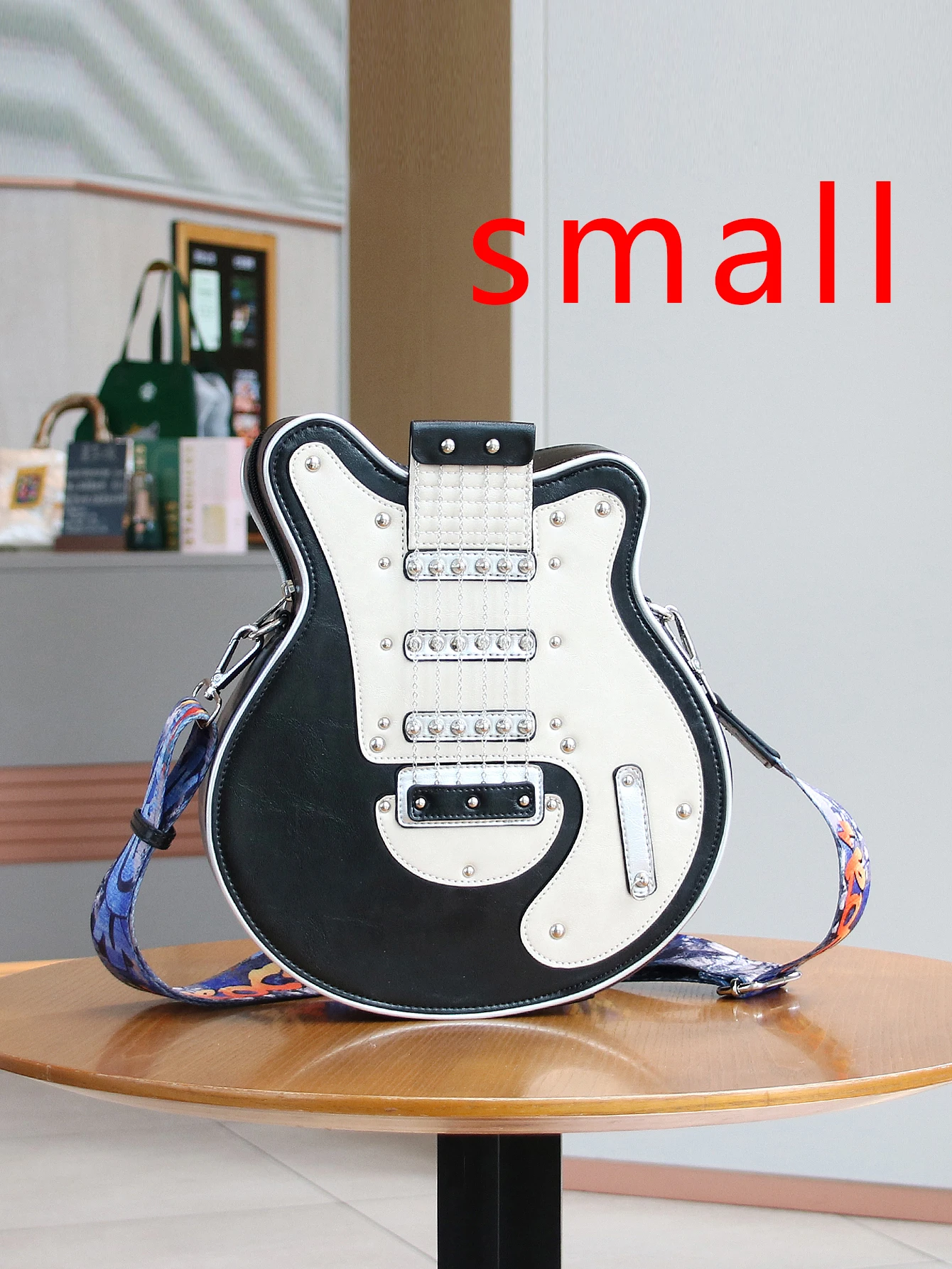 

Новая персонализированная мини-сумка для гитары в стиле Y2K Baddie Retro 2026 года, асимметричная сумка-мессенджер для бас-гитары с цепочкой (маленькая)